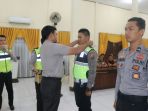 pasang-tanda-peserta-pelatihan-operasi-zebra-polres-inhil_20171027_200549.jpg