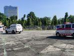 pasien-isolasi-mandiri-dijemput-pakai-ambulance.jpg