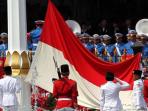 pasukan-paskibraka-melakukan-upacara-penaikan-bendera-merah-putih_20150809_235709.jpg