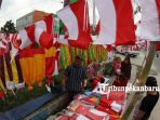 pedagang-bendera-hari-kemerdekaan-ri-17-agustus_20180802_133803.jpg