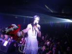 pedangdut-nella-kharisma-saat-tampil-di-panggung-di-jateng.jpg