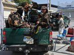 pejuang-taliban-berpatroli-di-luar-stadion-kriket-internasional-kabul.jpg