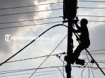 pekerjaan-pemeliharaan-jaringan-listrik-pemadaman-listrik-mati-lampu_20180901_070945.jpg
