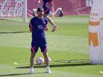 pelatih-atletico-madrid-diego-simeone-memimpin-sesi-latihan.jpg