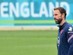 pelatih-inggris-gareth-southgate-memimpin-sesi-latihan-timnya-di-st-georges-park.jpg