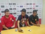 pelatih-kepala-aceh-united-simon-elissetche-kiri_20181003_084338.jpg