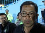 pelatih-timnas-indonesia-u-23-aji-santoso-kanan-depan.jpg