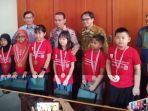 pelepasan-8-siswa-pemenang-family-art-competitions-20172018_20181005_144227.jpg