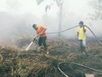 pemadaman-karlahut-kampar_20180302_122444.jpg