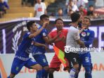 pemain-cilegon-united-jalwandi-mencekik-pemain-psps-fiwi-ketika-terlibat-pertikaian-3_20171011_153342.jpg