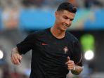 pemain-depan-portugal-cristiano-ronaldo-tersenyum-selama-pemanasan.jpg