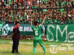 pemain-merayakan-gol-bersama-suporter-psms-medan.jpg