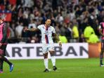 pemain-sayap-lyon-memphis-depay-tampak-gembira-seusai-mencetak-gol_20170313_090809.jpg