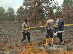 pemasangan-garis-polisi-di-lahan-terbakar.jpg