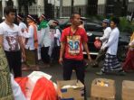 pembagian-makanan-gratis-untuk-peserta-doa-bersama_20161202_082238.jpg