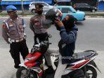 pemeriksaan-kendaraan-saat-psbb-di-pekanbaru-1.jpg