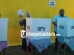 pemilih-bebas-bawa-kamera-masuk-tps-jempret-surat-suara-yang-telah-dicoblosnya-tokoh-riau-memilih.jpg