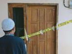 pemilik-kos-menunjukkan-kamar-kos-tempat-ditemukan-janin.jpg