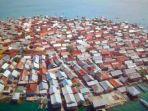 penampakan-rumah-penduduk-yang-padat-di-pulau-bungin-sumbawa.jpg