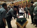 penandatanganan-persetujuan-rencana-tata-ruang-dan-wilayah-rtrw_20170925_151103.jpg