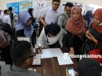 pencari-kerja-job-fair-2018-graha-aviasi-bandara-sultan-syarif-kasim-ii_20181023_171726.jpg<pf>pencari-kerja-job-fair-2018-graha-aviasi-bandara-sultan-syarif-kasim-ii_20181023_171813.jpg<pf>pencari-kerja-job-fair-2018-graha-aviasi-bandara-sultan-syarif-kasim-ii_20181023_171852.jpg<pf>pencari-kerja-job-fair-2018-graha-aviasi-bandara-sultan-syarif-kasim-ii_20181023_171939.jpg