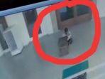 pencuri-kotak-amal-masjid-baitur-rohmah-terekam-cctv.jpg