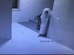 pencuri-menyamar-jadi-hantu_20170727_114624.jpg