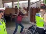 pengendara-sepeda-motor-yang-merusak-motornya.jpg