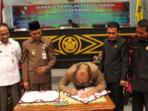 pengesahan-ranperda-pmb-rw-menjadi-perda_20160323_150021.jpg