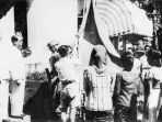 pengibaran-bendera-pusaka-saat-proklamasi-17-agustus-1945_20180814_163035.jpg