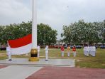 pengibaran-bendera-upacara-hut-ri-ke-73-hari-kemerdekaan-pelalawan_20180817_111256.jpg