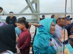 penonton-menyaksikan-pertandingan-di-Festival-Pacu-Jalur-Kuansing.jpg