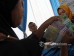penukaran-uang-rupiah-jelang-lebaran-di-bank-indonesia_20170615_134622.jpg<pf>penukaran-uang-rupiah-jelang-lebaran-di-bank-indonesia_20170615_134621.jpg<pf>penukaran-uang-rupiah-jelang-lebaran-di-bank-indonesia_20170615_134834.jpg<pf>penukaran-uang-rupiah-jelang-lebaran-di-bank-indonesia_20170615_135818.jpg<pf>penukaran-uang-rupiah-jelang-lebaran-di-bank-indonesia_20170615_134958.jpg