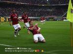 penyerang-ac-milan-krzysztof-piatek-merayakan-gol.jpg