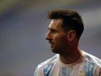 penyerang-argentina-lionel-messi-memberi-isyarat-selama-adu-penalti.jpg