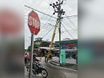 perbaikan-jaringan-listrik-jalan-diponegoro-selatpanjang_20181005_162504.jpg
