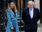 perdana-menteri-inggris-boris-johnson-kanan-bersama-rekannya-carrie-symonds.jpg