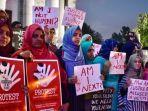 perempuan-india-mengecam-maraknya-kekerasan-seksual-yang-terjadi-di-negaranya.jpg