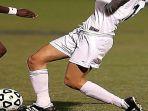 perempuan-ini-saksikan-kesedihan-jerman-tersingkir-di-piala-dunia.jpg