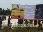 personil-sat-pp-pekanbaru-pasang-plang-nama-di-lahan-milik-pemko-pekanbaru-di-kit_20180909_171303.jpg