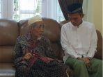pertemuan-ustaz-abdul-somad-dengan-mbah-moen.jpg