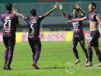 pesepak-bola-rans-cilegon-fc-meluapkan-kegembiraan-usai-megalahkan-psim-yogyakarta.jpg