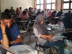 peserta-ujian-sbmptn-loopxgramedia-di-universitas-riau_20180421_142707.jpg