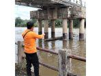 petugas-bpbd-kampar-memantau-permukaan-sungai-kampar.jpg
