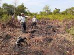 petugas-memadamkan-api-karhutla-di-salah-satu-lokasi-di-pekanbaru.jpg