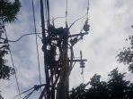 petugas-pln-sedang-berupaya-mengatasi-gangguan-listrik.jpg