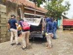 pihak-kepolisian-melakukan-olah-tkp-di-mobil-milik-kerabat-jokowi-yang-terbakar.jpg