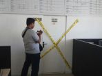 pintu-ruangan-kantor-satpol-pp-kampar-diberi-garis-polis_20171208_162514.jpg