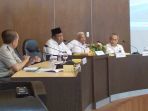 plt-gubernur-riau-wan-thamrin-hasyim-rapat-pembangunan-tol-pekanbaru-dumai_20180926_145626.jpg