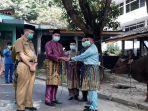 plt-sekretaris-pemko-pekanbaru-m-jamil-serahkan-hewan-qurban.jpg